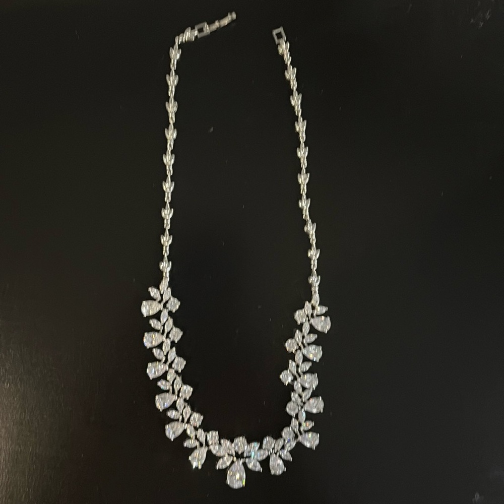 Elegant Silver Necklace with Clear Stones
